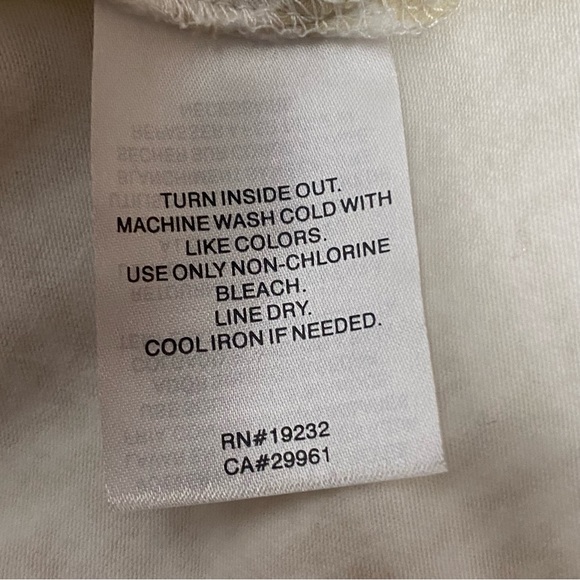 Alfred Dunner Petite Large short sleeve-shirt with design on front - Picture 8 of 8